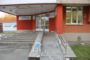 Консультативная поликлиника, входная группа.